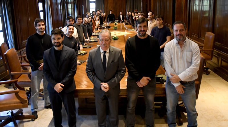 El gobernador Elías Suárez recibió a jóvenes dirigentes políticos de todo el país que visitan Santiago del Estero