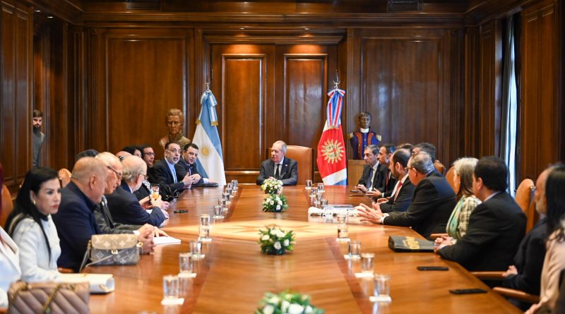 Elias Suárez, recibió a la comitiva oficial del IV Congreso Nacional de FEARAB Argentina