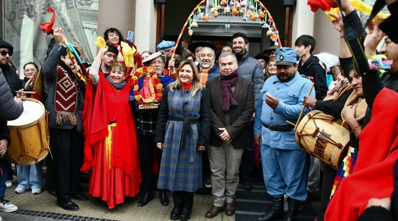 La intendente Fuentes y el secretario Benavente destacaron la participación de más de 1000 artistas en la Acción Teatral Urbana
